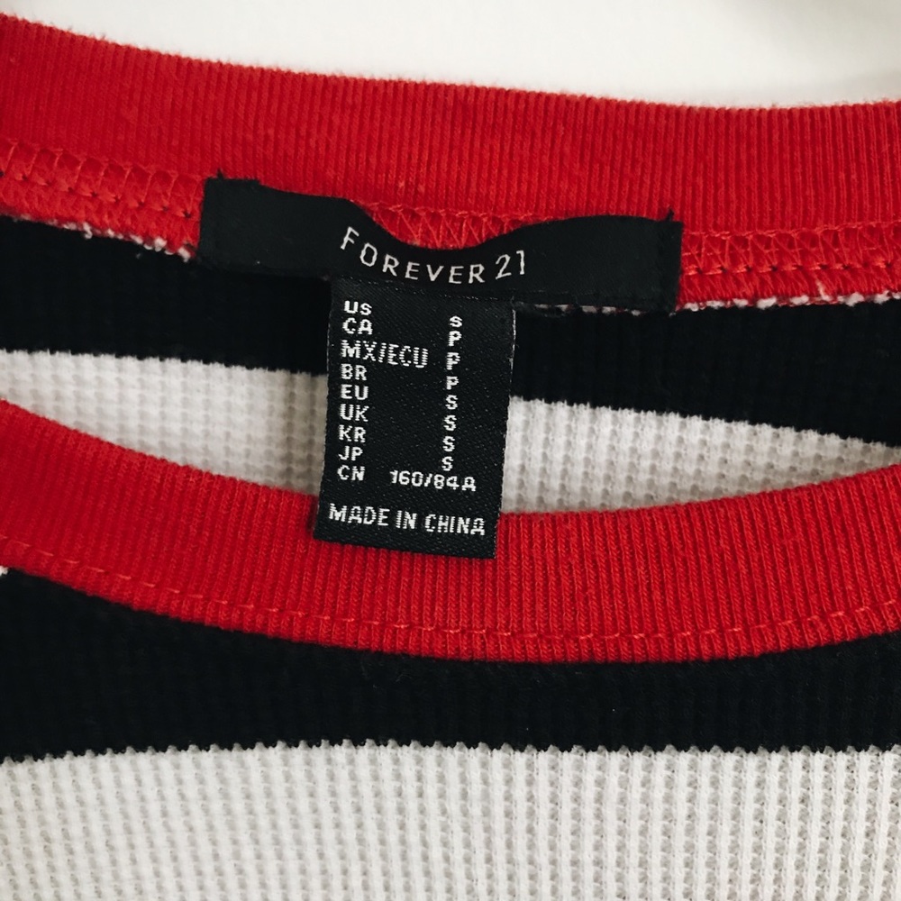 Sweater Crop Top - Picture 2 of 3